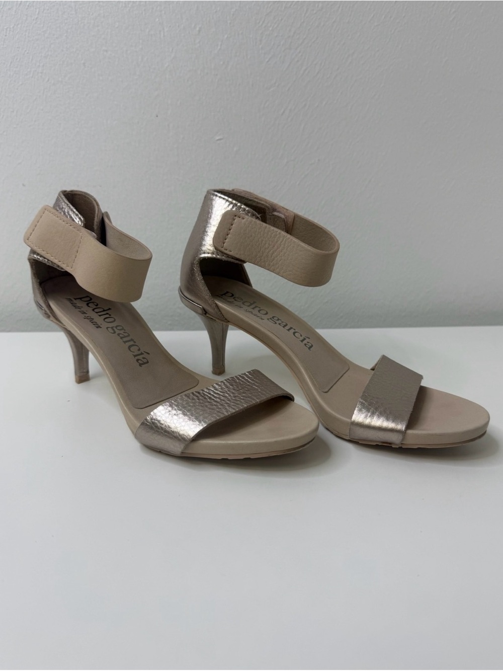 Pedro Garcia Winka Mid-Heel Sandals in Metallic Leather Size 7.5